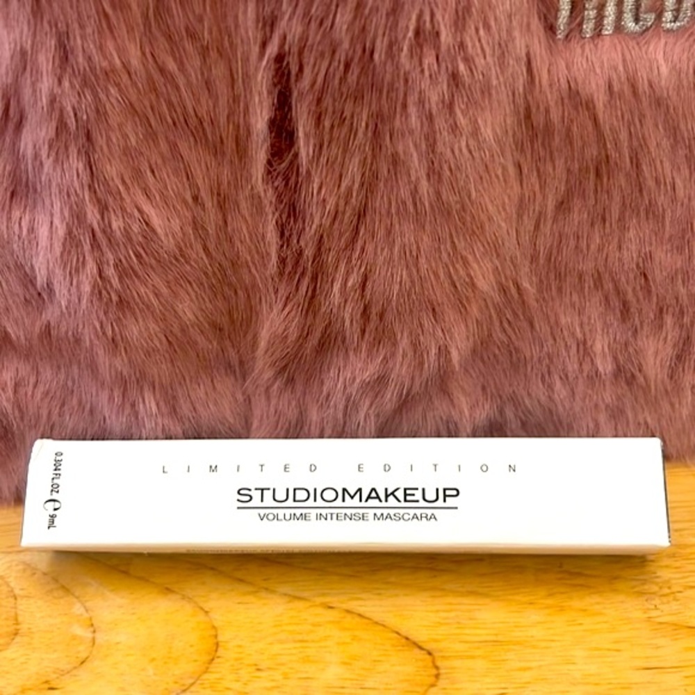 VOLUMIZING MASCARA